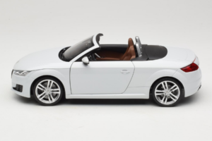 Audi TT 8S Roadster Glacier White Minichamps 1:18 5011400515 Метал — снимка 4 от 8
