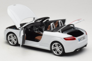 Audi TT 8S Roadster Glacier White Minichamps 1:18 5011400515 Метал — снимка 5 от 8