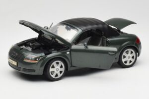 Audi TT 8N Roadster Зелен Revell 1:18 8979 Метал — снимка 2 от 8