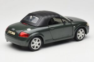 Audi TT 8N Roadster Зелен Revell 1:18 8979 Метал — снимка 3 от 8
