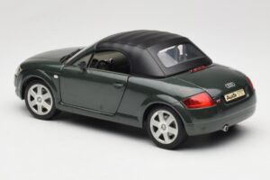 Audi TT 8N Roadster Зелен Revell 1:18 8979 Метал — снимка 7 от 8