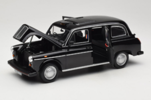 Austin FX4 London Taxi Черен Minichamps 1:18 180136000 Метал — снимка 2 от 8