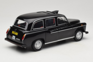 Austin FX4 London Taxi Черен Minichamps 1:18 180136000 Метал — снимка 3 от 8