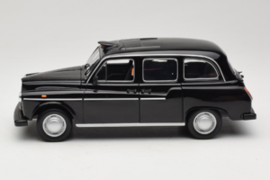 Austin FX4 London Taxi Черен Minichamps 1:18 180136000 Метал — снимка 4 от 8