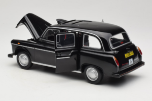 Austin FX4 London Taxi Черен Minichamps 1:18 180136000 Метал — снимка 5 от 8