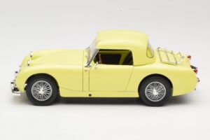 Austin-Healey Sprite Mk1 Жълт Revell 1:18 08835 Метал — снимка 4 от 8