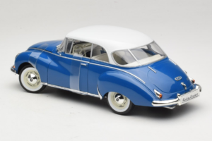 Auto Union 1000 S Coupe Син Бял Revell 1:18 08909 Метал — снимка 5 от 6
