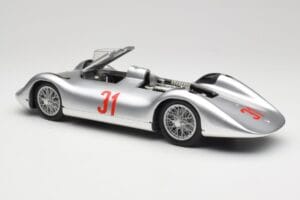 Auto Union Typ C Stromlinie #31 B. Rosemeyer 1937 Сребрист Revell 1:18 08436 Метал — снимка 5 от 8