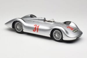 Auto Union Typ C Stromlinie #31 B. Rosemeyer 1937 Сребрист Revell 1:18 08436 Метал — снимка 6 от 8