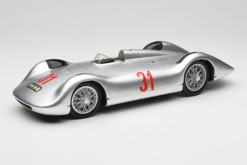 Auto Union Typ C Stromlinie #31 B. Rosemeyer 1937 Сребрист Revell 1:18 08436 Метал