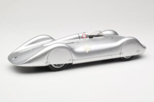 Auto Union Type C Streamliner #72 B. Rosemeyer World Record 1937 Revell 1:18 08420 Метал — снимка 2 от 6