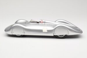 Auto Union Type C Streamliner #72 B. Rosemeyer World Record 1937 Revell 1:18 08420 Метал — снимка 3 от 6