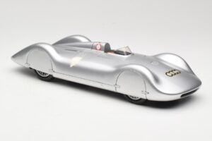 Auto Union Type C Streamliner #72 B. Rosemeyer World Record 1937 Revell 1:18 08420 Метал — снимка 4 от 6