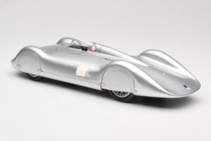 Auto Union Type C Streamliner #72 B. Rosemeyer World Record 1937 Revell 1:18 08420 Метал — снимка 5 от 6