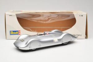 Auto Union Type C Streamliner #72 B. Rosemeyer World Record 1937 Revell 1:18 08420 Метал — снимка 6 от 6