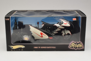 Batcycle & Sidecar Batman TV Series Hot Wheels 1:18 R0006 Метал — снимка 2 от 2