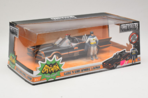 Batmobile С Фигурка на Батман Metals Diecast 1:24 98259 Метал — снимка 2 от 3