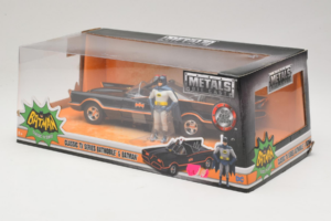 Batmobile С Фигурка на Батман Metals Diecast 1:24 98259 Метал — снимка 3 от 3
