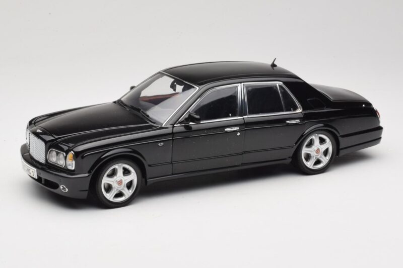 Bentley Arnage R Черен Minichamps 1:18 100139071 Метал