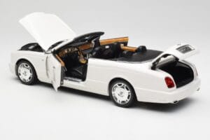 Bentley Azure Glacier White Minichamps 1:18 100139502 Метал — снимка 5 от 8