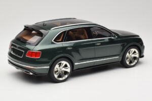 Bentley Bentayga Styling Pack Зелен GT Spirit 1:18 GT133 Смола — снимка 2 от 6