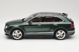 Bentley Bentayga Styling Pack Зелен GT Spirit 1:18 GT133 Смола — снимка 3 от 6