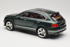 Bentley Bentayga Styling Pack Зелен GT Spirit 1:18 GT133 Смола — снимка 5 от 6