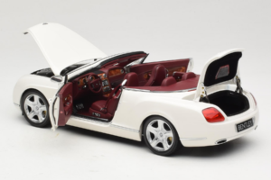 Bentley Continental GTC Бял Minichamps 1:18 100139032 Метал — снимка 5 от 8