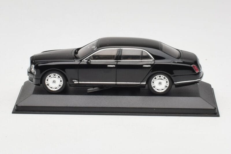 Bentley Mulsanne Черен Minichamps 1:43 436139900 Метал