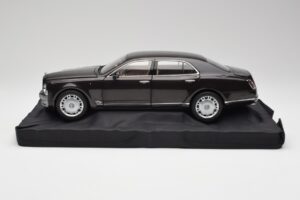 Bentley Mulsanne Burnt Oak Minichamps 1:18 100139905 Метал — снимка 4 от 8