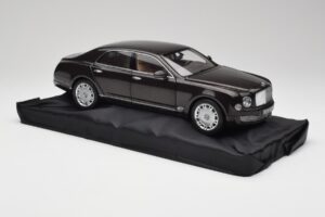 Bentley Mulsanne Burnt Oak Minichamps 1:18 100139905 Метал — снимка 6 от 8