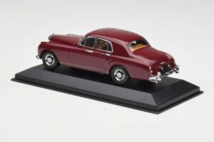 Bentley S1 Continental Flying Spur Бордо Minichamps 1:43 436139550 Метал — снимка 3 от 4