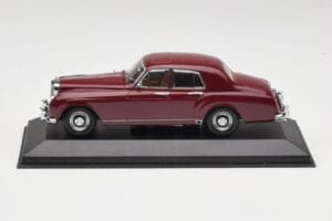 Bentley S1 Continental Flying Spur Бордо Minichamps 1:43 436139550 Метал