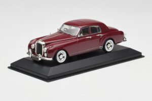 Bentley S1 Continental Flying Spur Кремав Minichamps 1:43 436139551 Метал — снимка 2 от 4