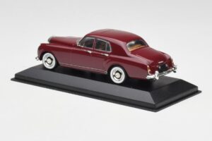 Bentley S1 Continental Flying Spur Кремав Minichamps 1:43 436139551 Метал — снимка 3 от 4