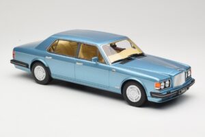 Bentley Turbo R LWB Син GT Spirit 1:18 GT782 Смола — снимка 4 от 6