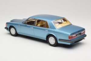 Bentley Turbo R LWB Син GT Spirit 1:18 GT782 Смола — снимка 5 от 6