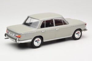 BMW 2000 TI Сив MCG 1:18 MCG18112 Метал — снимка 2 от 6
