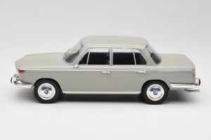 BMW 2000 TI Сив MCG 1:18 MCG18112 Метал — снимка 3 от 6