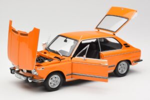 BMW 2000 Tii Touring Оранжев Minichamps 1:18 80430145824 Метал — снимка 2 от 8