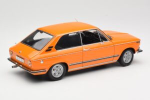 BMW 2000 Tii Touring Оранжев Minichamps 1:18 80430145824 Метал — снимка 3 от 8