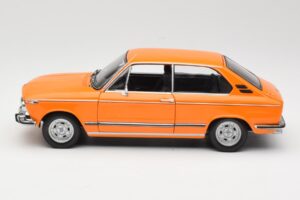 BMW 2000 Tii Touring Оранжев Minichamps 1:18 80430145824 Метал — снимка 4 от 8