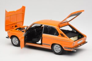 BMW 2000 Tii Touring Оранжев Minichamps 1:18 80430145824 Метал — снимка 5 от 8