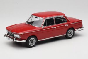 BMW 2000 121 Червен MCG 1:18 MCG18543 Метал