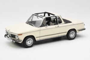 BMW 2002 Baur Кабриолет E10 Chamonix Бял AUTOart 1:18 70532 Метал