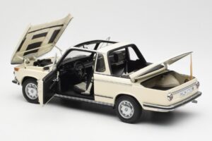 BMW 2002 Baur Кабриолет E10 Chamonix Бял AUTOart 1:18 70532 Метал — снимка 5 от 8