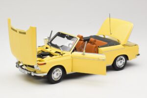 BMW 2002 Кабриолет Ярко Зелено Minichamps 1:18 80430145820 Метал — снимка 2 от 8