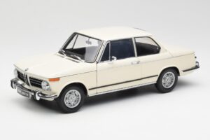 BMW 2002 Бял Kyosho 1:18 08541W Метал