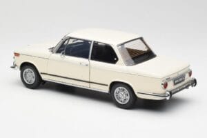 BMW 2002 Бял Kyosho 1:18 08541W Метал — снимка 7 от 8