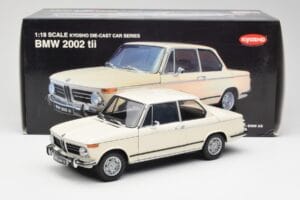 BMW 2002 Бял Kyosho 1:18 08541W Метал — снимка 8 от 8
